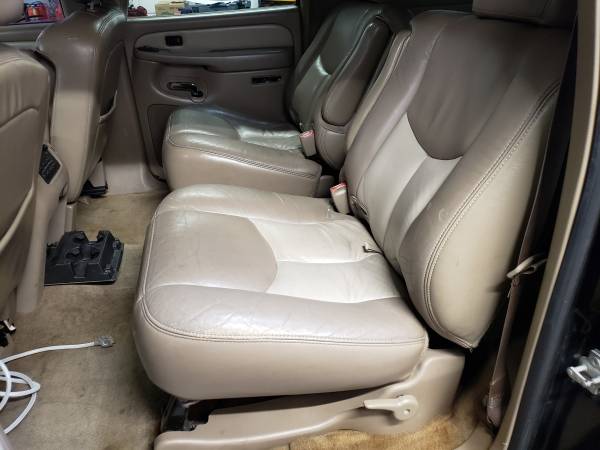 05 GMC Yukon XL DENALI 6 0 V8 AWD 3rd ROW - - by for sale in Middletown, OH – photo 5