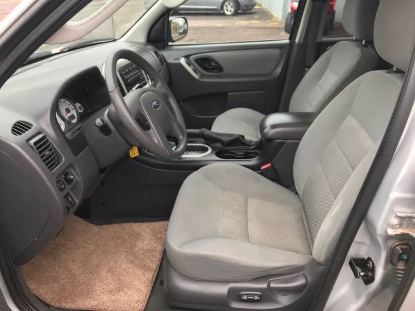 2006 Ford Escape - 4X4 - V6 - ONLY 111,000 MILES! - RUNS GREAT!! for sale in Ironwood, MN – photo 5