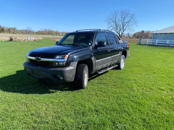 2005 Chevy Avalanche - - by dealer - vehicle for sale in Fremont, MI – photo 3