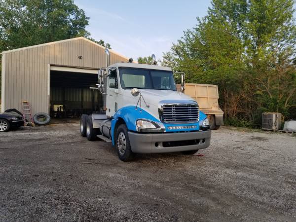 2004 Freightliner Columbia for sale in Manhattan, IL – photo 3