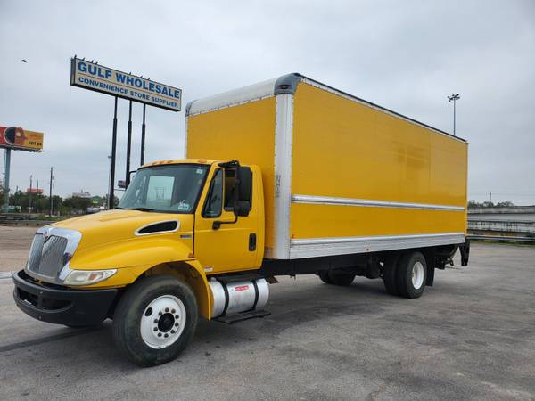 2012 INTERNATIONAL DT 4300 26 FT BOX TRUCK LIFTGATE - cars & trucks... for sale in Houston, TX – photo 2