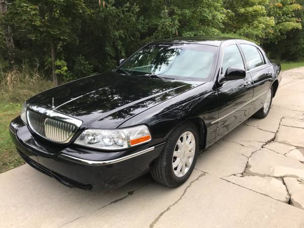 2009 triple black beauty Lincoln town car just over 100 K miles for sale in Canton, MI