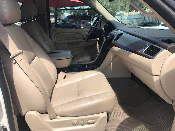 2011 Cadillac Escalade Base 4dr SUV EVERYONE IS APPROVED! for sale in San Antonio, TX – photo 9