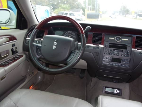 2005 LINCOLN TOWN CAR SIGNATURE LIMITED 100K LOW MILES - cars & for sale in Holiday, FL – photo 16