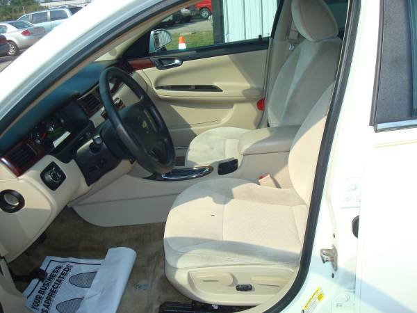 2009 Chevrolet Impala LT White - - by dealer - vehicle for sale in Crystal Lake, IL – photo 8