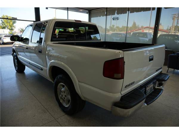 2001 Chevrolet Chevy S10 Crew Cab LS Short Bed WE CAN BEAT ANY RATE... for sale in Sacramento, NV – photo 5