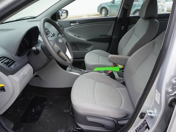 2017 Hyundai Accent SE 4-Door 6A sedan Silver for sale in Roseville, MI – photo 11