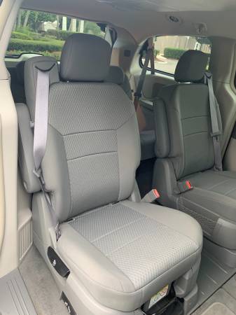 2009 Chrysler Town & Country Touring 89,000 Low Miles 3rd Row 7 Pass for sale in Orlando, FL – photo 5
