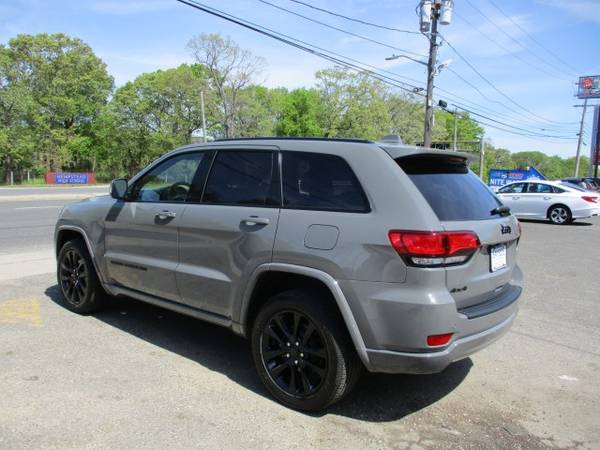 2019 Jeep Grand Cherokee Altitude suv Sting-Gray Clearcoat - cars & for sale in Bayside, NY – photo 3