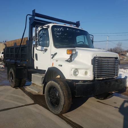 2005 Freightliner m2 single axle dump for sale in Highland, MI – photo 2
