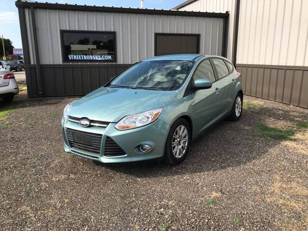2012 Ford Focus SE - cars & trucks - by dealer - vehicle automotive... for sale in Junction City, KS – photo 2