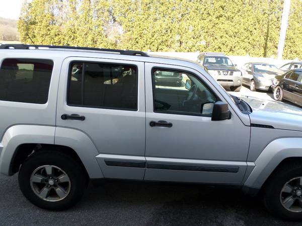 2008 JEEP LIBERTY 4x4 - excellent condition 120k miles - cars & for sale in Stewartsville, PA – photo 4