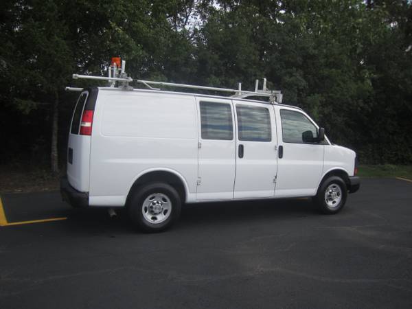 2012 Chevrolet Express 2500 Cargo van 4.8l v8 INTERIOR RACKS!! for sale in Highland Park, TN – photo 5