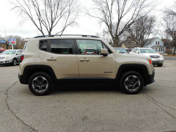 ★★★ 2015 Jeep Renegade Latitude / 4x4 / 6 Speed Manual! ★★★ - cars &... for sale in Grand Forks, ND – photo 5