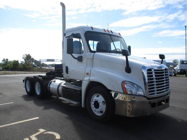 2013-2014 Freightliner Cascadia Day Cabs for sale in Richmond , VA – photo 13