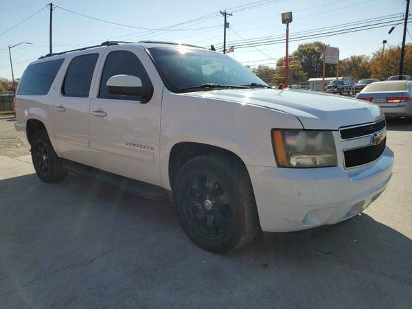 11 CHEVROLET SUBURBAN 1500 LT RWD - cars & trucks - by dealer -... for sale in Fort Worth, TX – photo 3