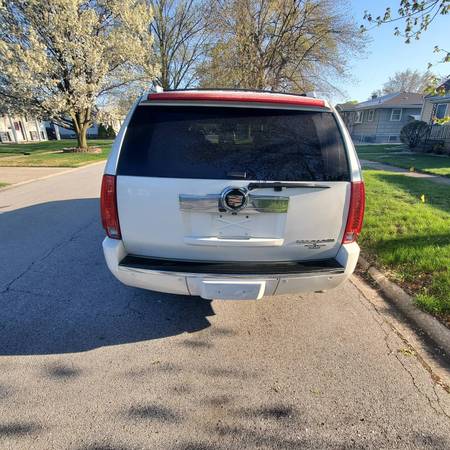 2009 Cadillac Escalade 3rd row, 22inch Vogues, NAVIGATION & Clean for sale in Lansing, IL – photo 3
