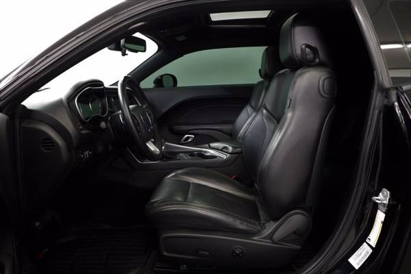5 7L V8 HEMI - SUNROOF Black 2017 Dodge Challenger R/T Plus GPS for sale in Clinton, KS – photo 4