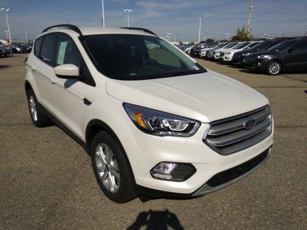 2019 Ford Escape SUV SEL (White Platinum) GUARANTEED APPROVAL for sale in Sterling Heights, MI – photo 2