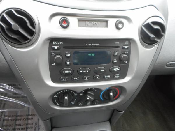 2005 SATURN ION LEVEL 3 / POWER OPTIONS / 32 SERVICE RECORDS! for sale in Highland Park, IL – photo 12