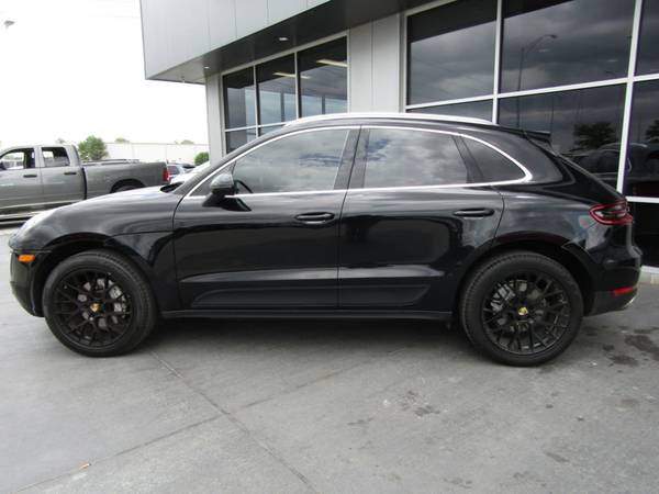 2018 *Porsche* *Macan* *S* Jet Black Metallic for sale in Omaha, NE – photo 4