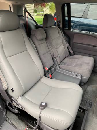 Rare Find 2007 Honda Odyssey with Bruno Valet Plus Signature Seat for sale in Lafayette, IN – photo 16