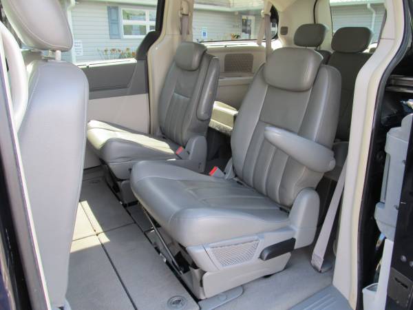 2010 CHRYSLER TOWN & COUNTRY TOURING, LEATHER, 3/5 POWER TRAIN WTY -... for sale in LOCUST GROVE, VA 22508, VA – photo 11