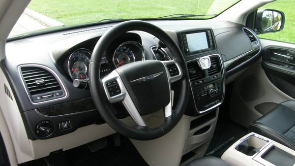 2013 Chrysler Town&Country Touring Leather+Dvd Backup Cam 59000 Miles for sale in West Allis/Milwaukee, WI – photo 8