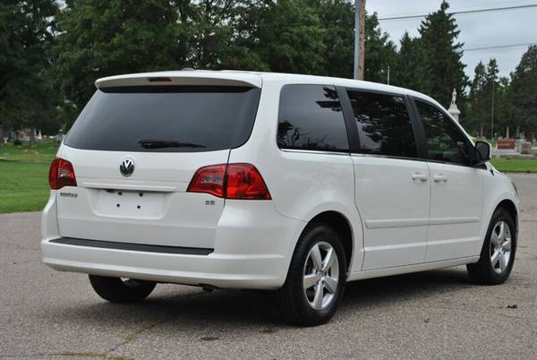 2010 VOLKSWAGEN ROUTAN SE WITH RSE RUST FREE DUAL SCREEN REAR SEAT... for sale in Flushing, MI – photo 7