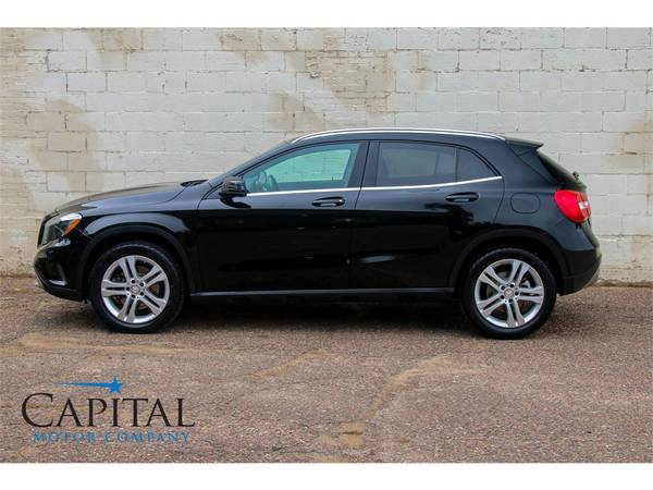 Sporty Crossover w/Nav, KEYLESS GO and Panoramic Roof! Mercedes GLA 25 for sale in Eau Claire, IA – photo 10