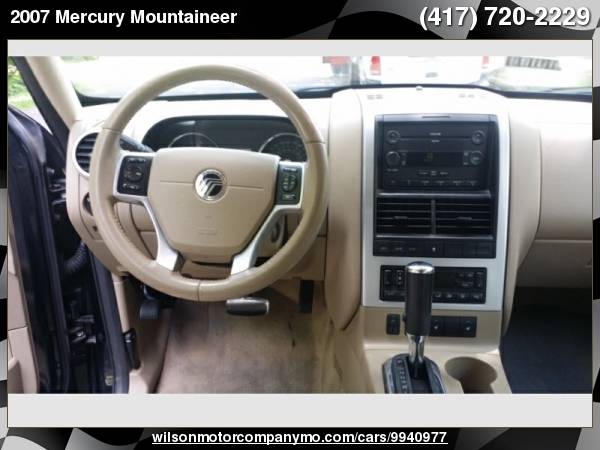 2007 Mercury Mountaineer V8 Premier 3rd row ! with Analog clock for sale in Springfield, MO – photo 12