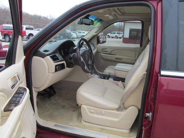 2007 Cadillac Escalade 7 passenger SUV (REDUCED) - cars & trucks -... for sale in Council Bluffs, IA – photo 6