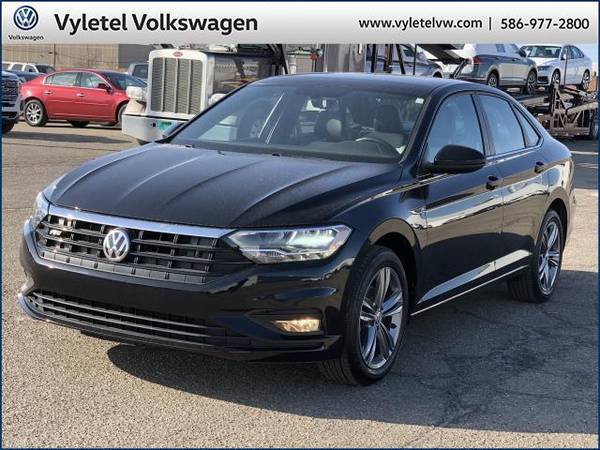 2019 Volkswagen Jetta sedan R-Line Auto w/SULEV - Volkswagen Deep for sale in Sterling Heights, MI – photo 4