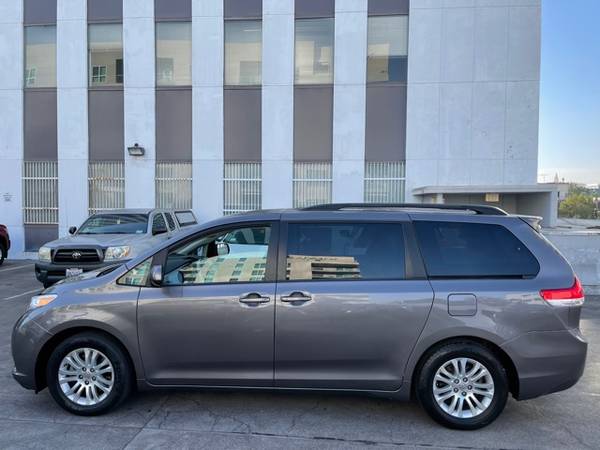 2013 Toyota Sienna XLE ++ 1 owner ++ Clean title ++ No accident -... for sale in Los Angeles, CA – photo 7