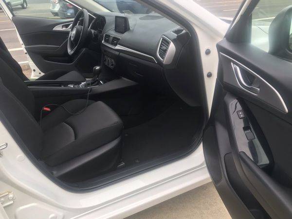 2018 Mazda Mazda3 Sport ( Easy Financing Available ) for sale in Gladstone, OR – photo 21