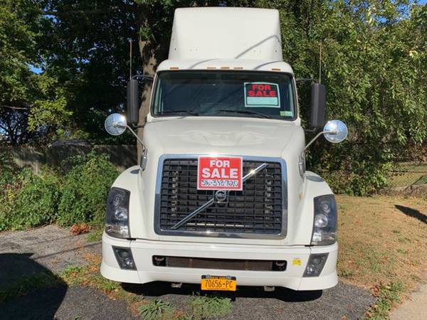 2012 *Volvo* *VNL-64300 D-13 TANDEM AXLE* *READY FOR WO for sale in Massapequa, NY – photo 2
