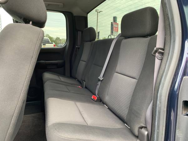 2011 GMC Sierra 1500 Ext Cab SLE 4WD - Extra clean! for sale in Oak Forest, IL – photo 17
