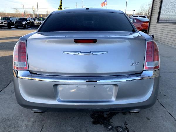 2014 Chrysler 300 4dr Sdn RWD - - by dealer - vehicle for sale in Chesaning, MI – photo 5