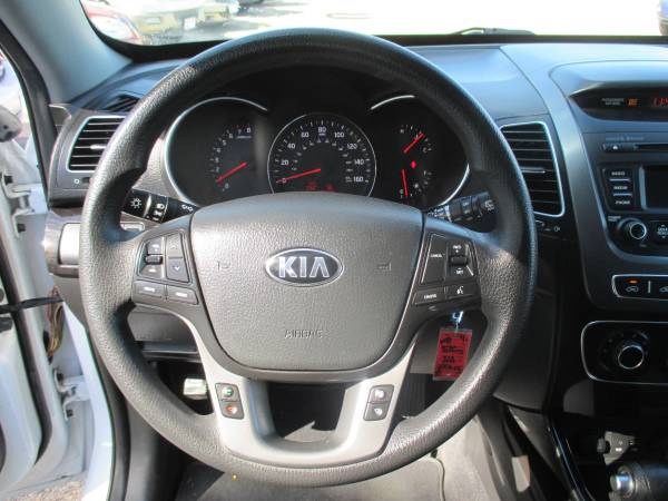 2014 Kia Sorento LX FWD - cars & trucks - by dealer - vehicle... for sale in Sioux City, IA – photo 15