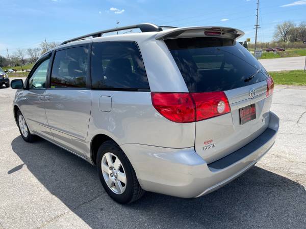 2010 TOYOTA SIENNA SEATS 8 - - by dealer - vehicle for sale in Carlisle, IA – photo 3