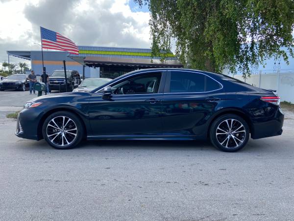 2018 Toyota Camry SE // CLEAN TITLE // 1 Owner - cars & trucks - by... for sale in Hollywood, FL – photo 4
