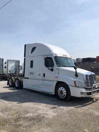 Freightliner Cascadia -2015-(multiple units ) 10spd manual - cars &... for sale in Willowbrook, MI – photo 9