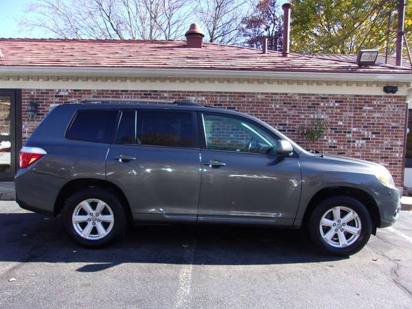 2010 Toyota Highlander Seats-8 AWD, 151k Miles, P Roof, Grey, Clean... for sale in Franklin, MA – photo 2