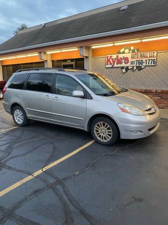 2008 Toyota Sienna XLE - - by dealer - vehicle for sale in Dayton, OH – photo 3