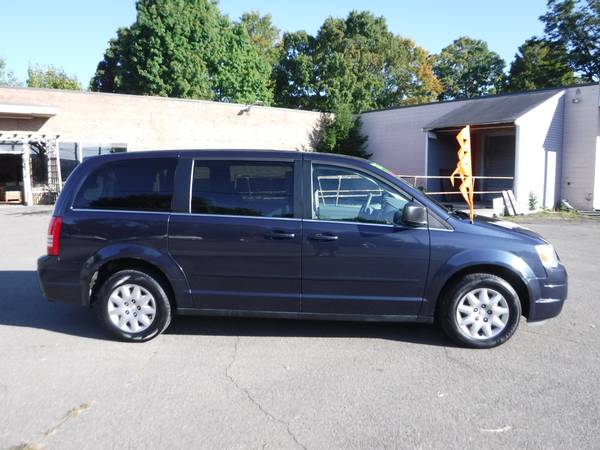 09 Chrysler Town & Country LX V6 Auto Loaded 90K Clean Carfax! for sale in ENDICOTT, NY – photo 4