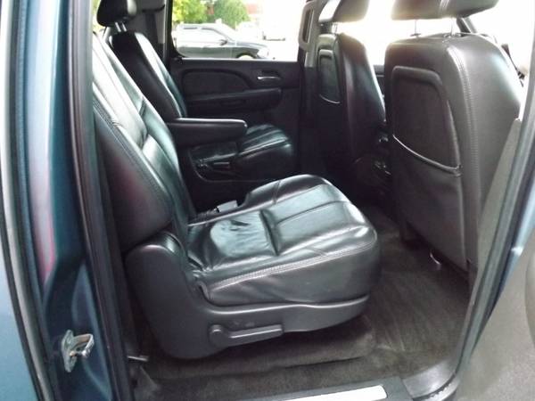 2008 Chevrolet Suburban 4WD 4dr 1500 LT w/2LT with Steering wheel,... for sale in Janesville, WI – photo 7