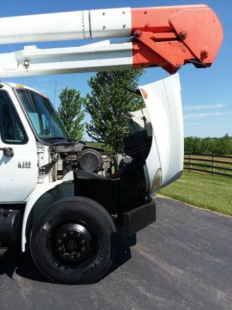 53k Miles 60' Material Handling 2004 International 4300 Bucket Truck for sale in Hampshire, NY – photo 4