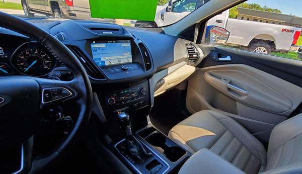2017 Ford Escape SE 4x4 Loaded w/ Leather & Towing Package! for sale in Green Bay, WI – photo 20