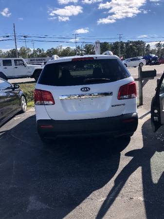 2013 Kia Sorento LX V6 2WD - cars & trucks - by dealer - vehicle... for sale in Wilmington, NC – photo 2