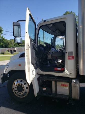 2015 Hino 268 - 26 Box Truck for sale in Ocala, FL – photo 3